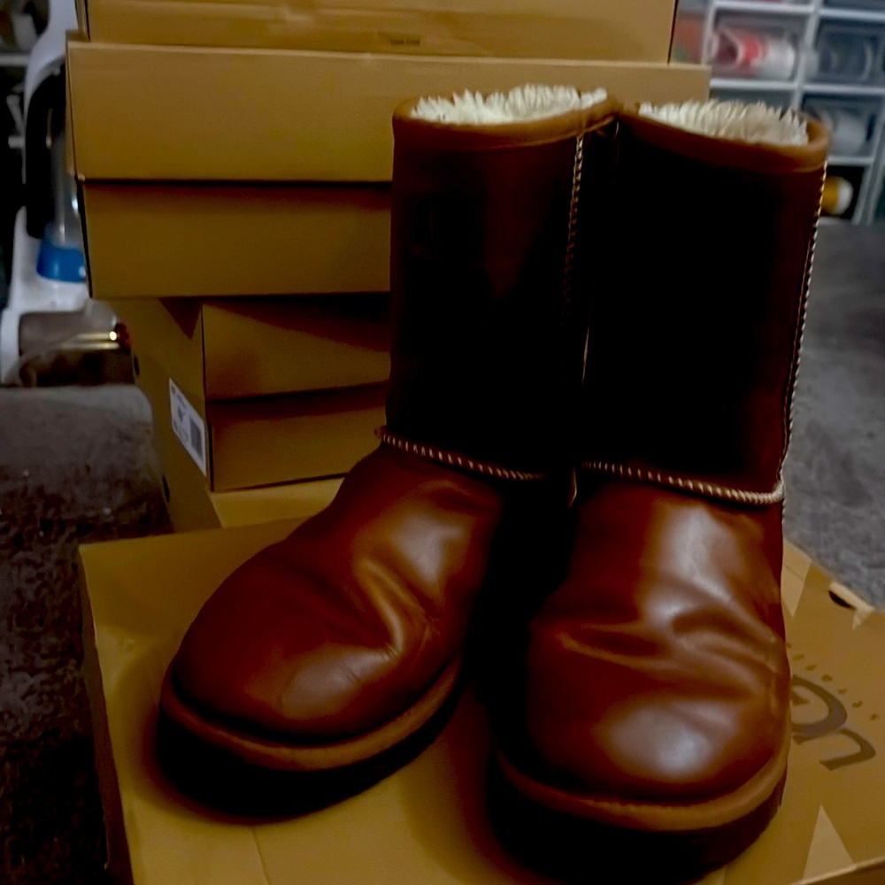 Ugg boots brown size 9